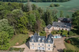 Jouet-sur-lAubois_-drone_-vue-domaine-scaled.webp