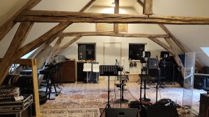 Résidence de création musicale offrant hébergement et studio d'enregistrement professionnel près de Bourges